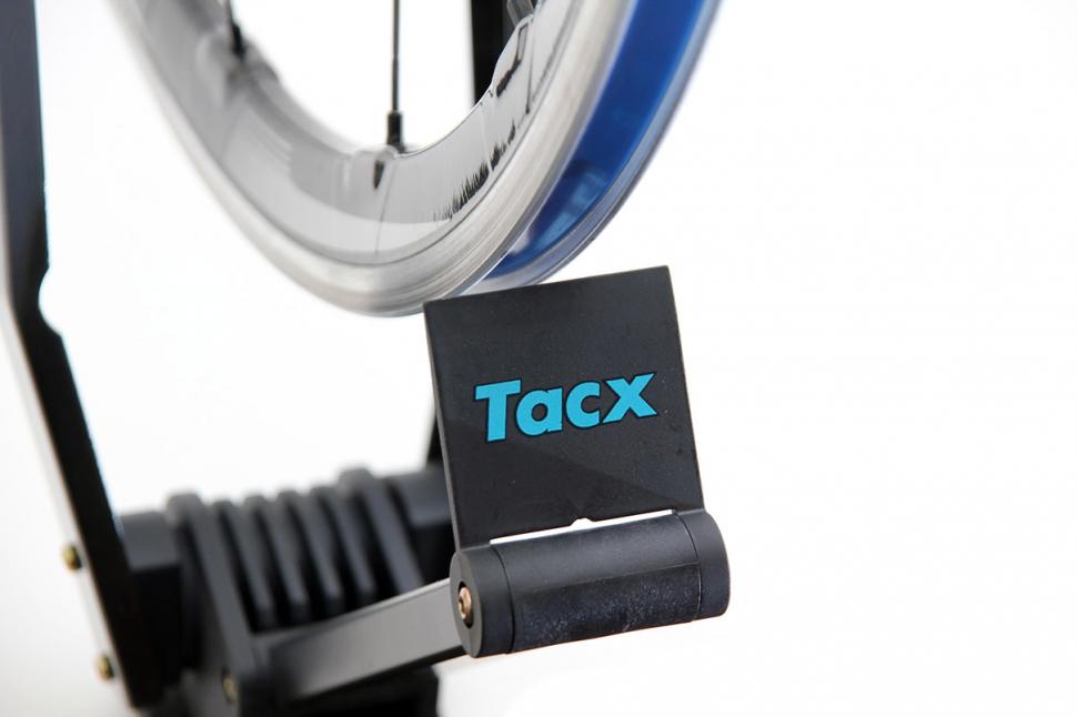 Tacx exact store truing stand